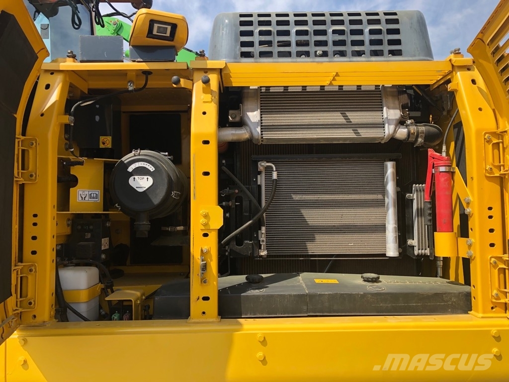 Komatsu PC210LC-11 حفارات زحافة