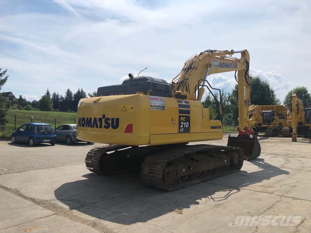 Komatsu PC210LC-11 حفارات زحافة