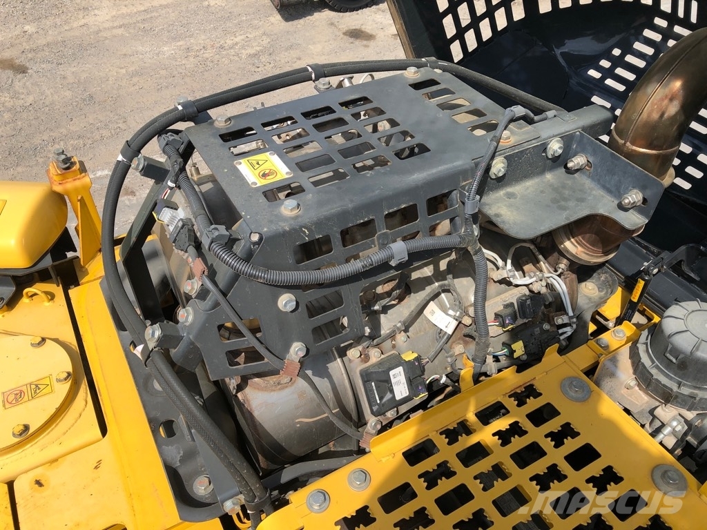 Komatsu PC210LC-11 حفارات زحافة