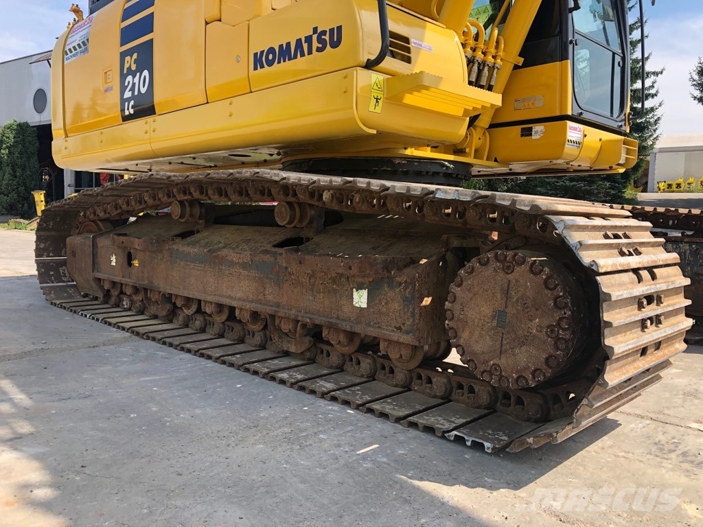 Komatsu PC210LC-11 حفارات زحافة