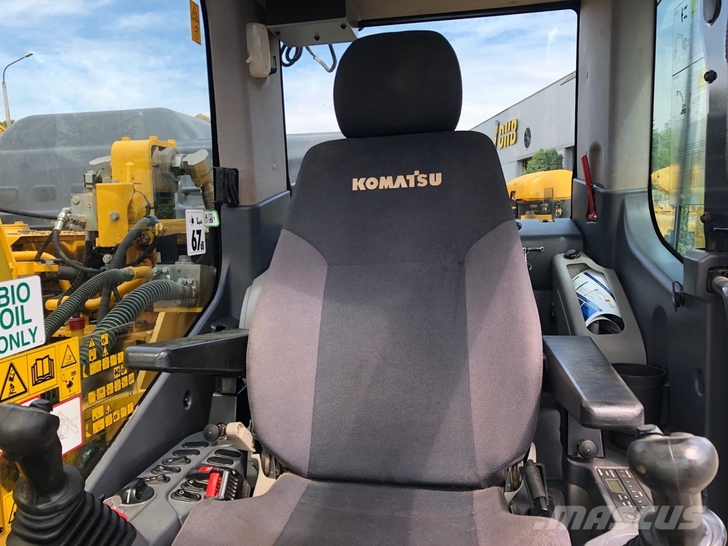 Komatsu PC210LC-11 حفارات زحافة