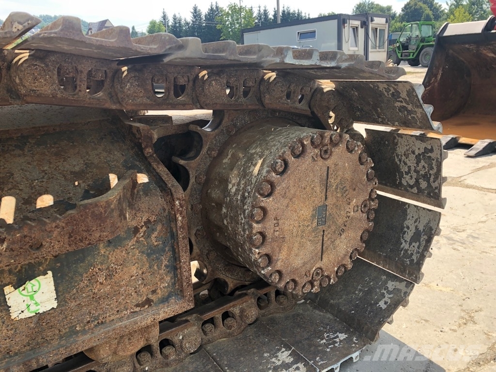 Komatsu PC210LC-11 حفارات زحافة