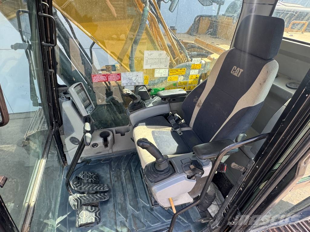 CAT 320FL - New Bucket / Hammer Lines / Camera Верижен екскаватор