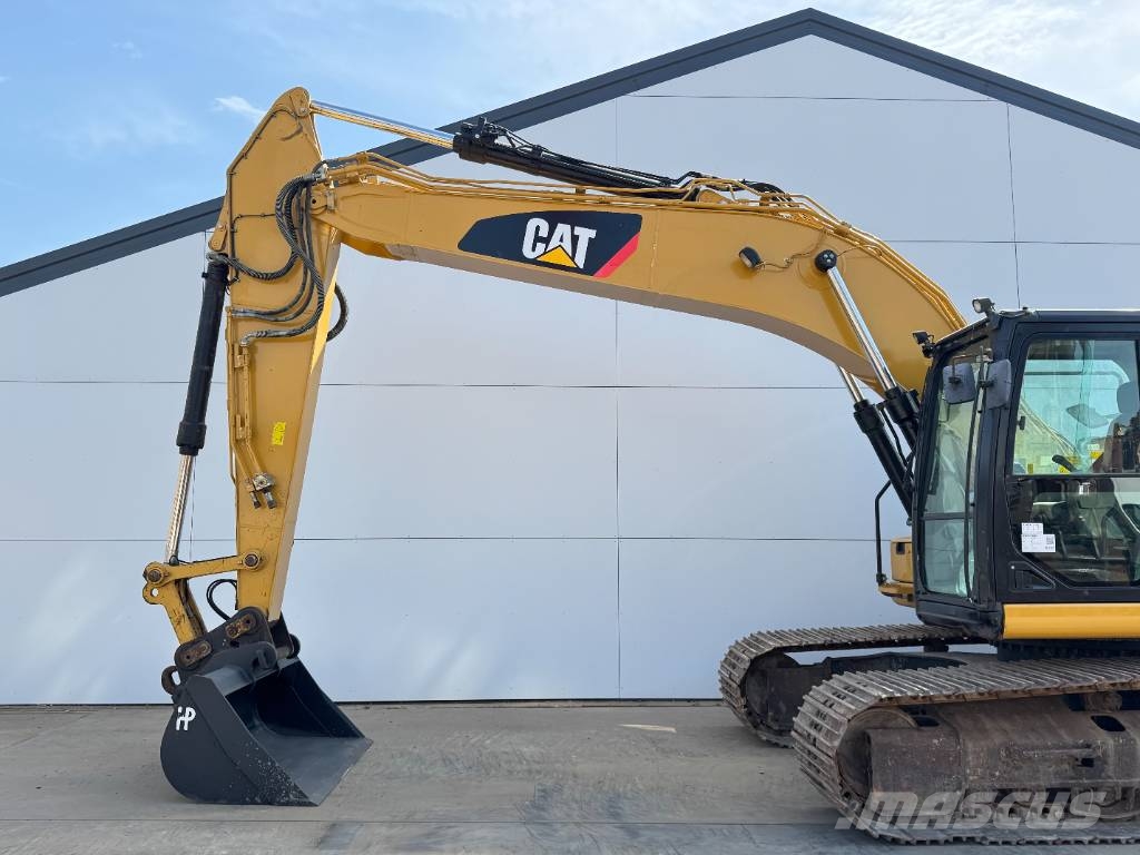 CAT 320FL - New Bucket / Hammer Lines / Camera Верижен екскаватор