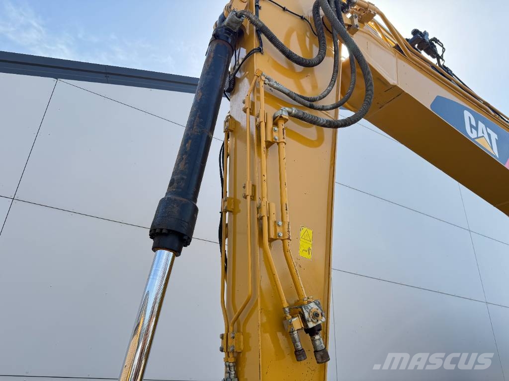 CAT 320FL - New Bucket / Hammer Lines / Camera Верижен екскаватор