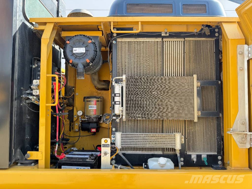 CAT 320FL - New Bucket / Hammer Lines / Camera Верижен екскаватор