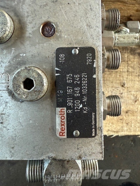Liebherr R 906 PILOT VALVE BLOCK COMPLET Hydraulik