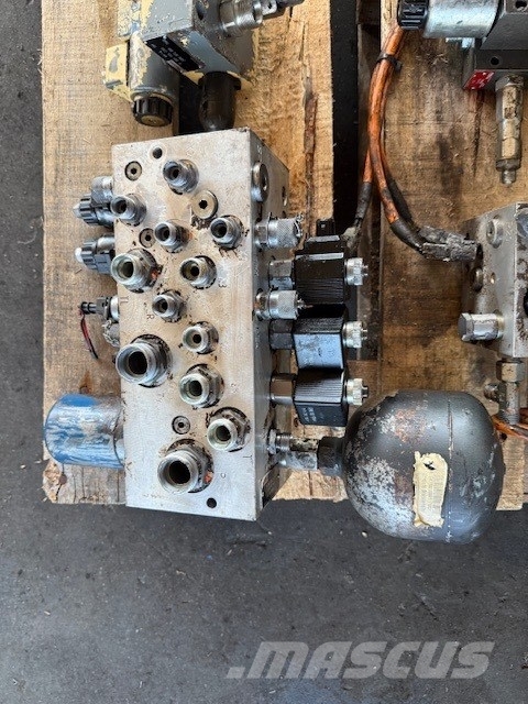 Liebherr R 906 PILOT VALVE BLOCK COMPLET Hydraulik