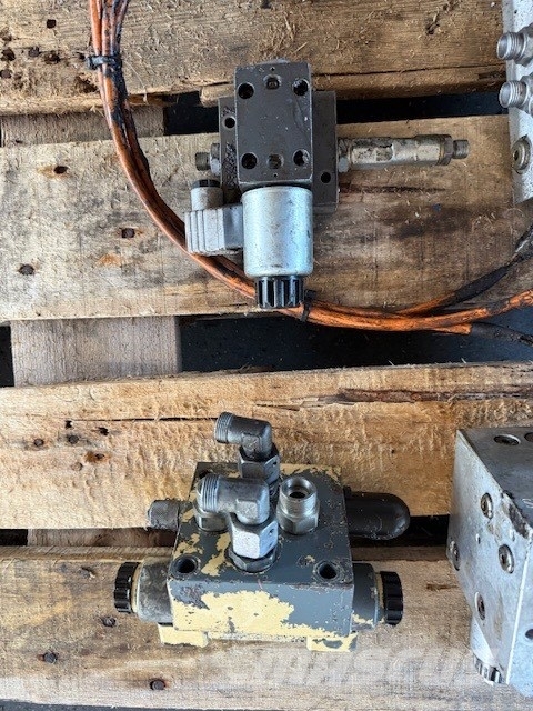 Liebherr R 906 PILOT VALVE BLOCK COMPLET Hydraulik