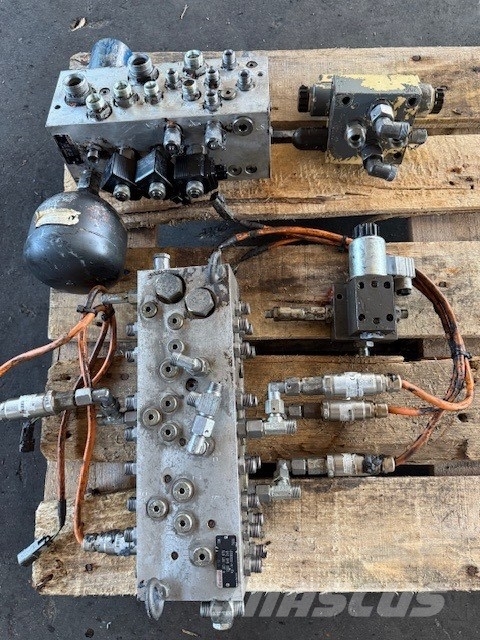 Liebherr R 906 PILOT VALVE BLOCK COMPLET Hydraulik