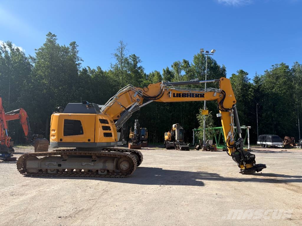 Liebherr R 926 Compact Litronic Rupsgraafmachines