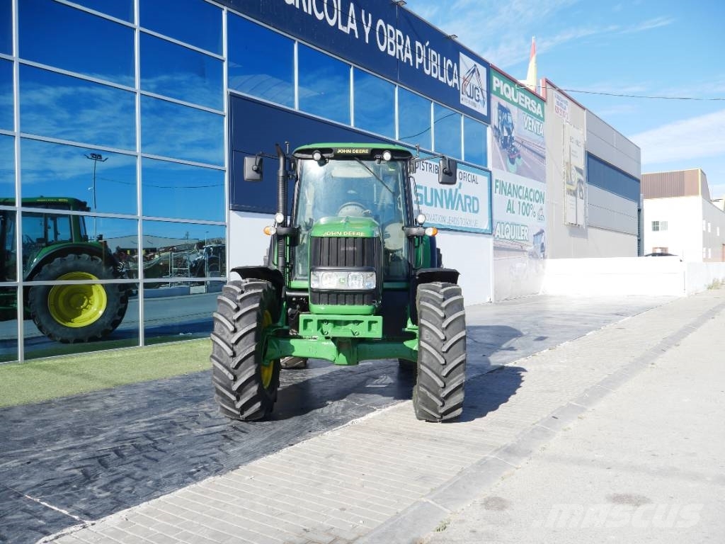 John Deere 6630 Premium Трактори