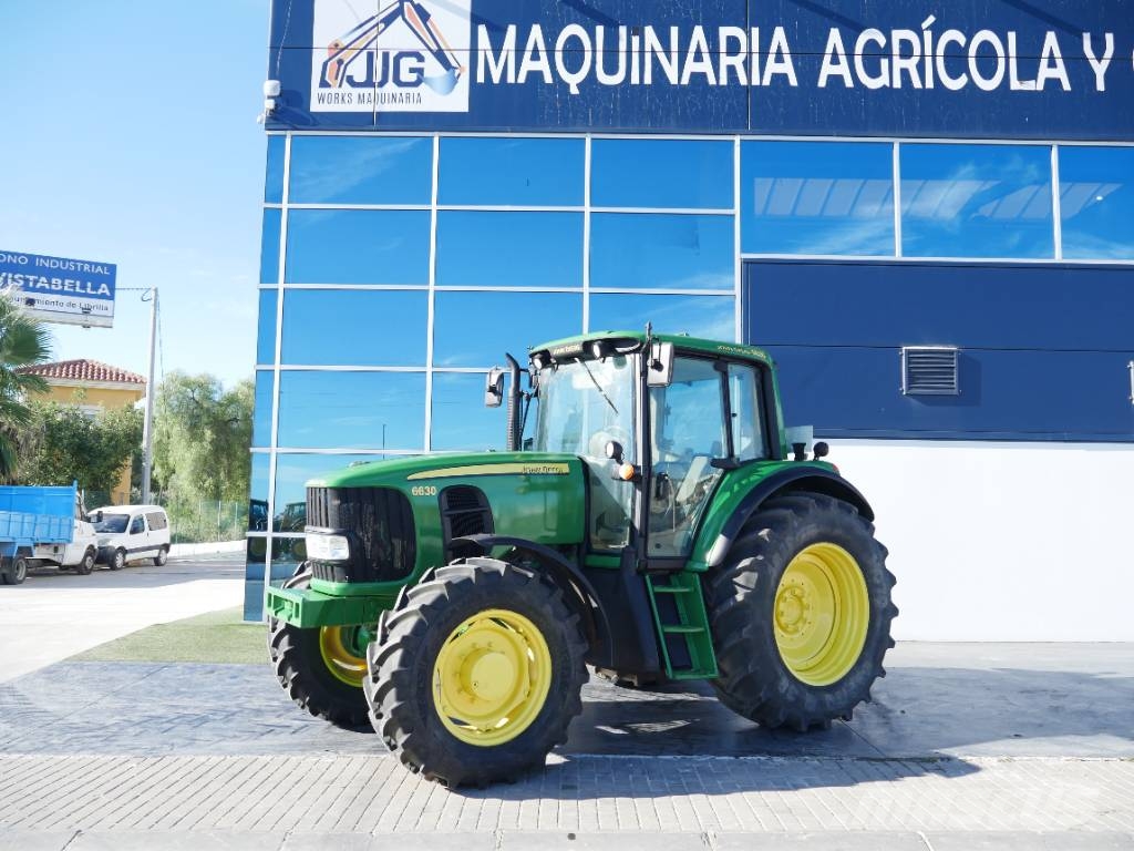 John Deere 6630 Premium Трактори
