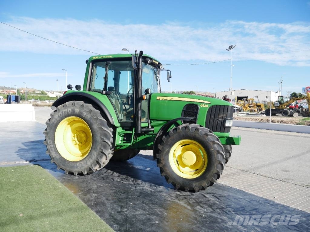 John Deere 6630 Premium Трактори