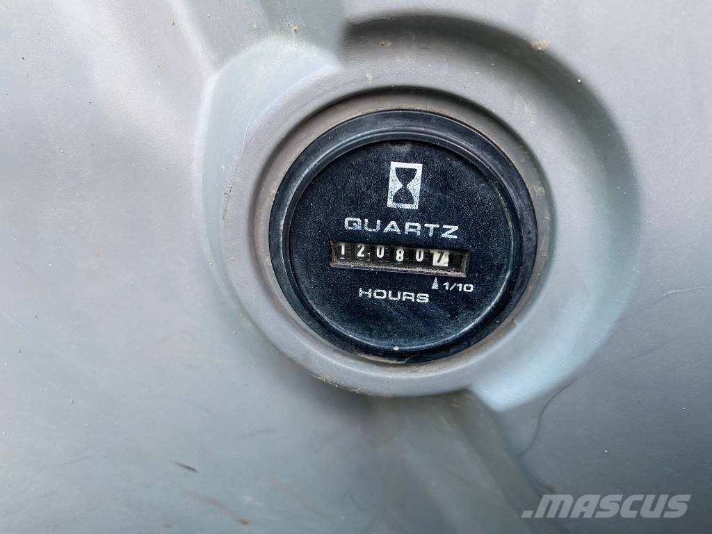 New Holland E 215 B Pásová rýpadla