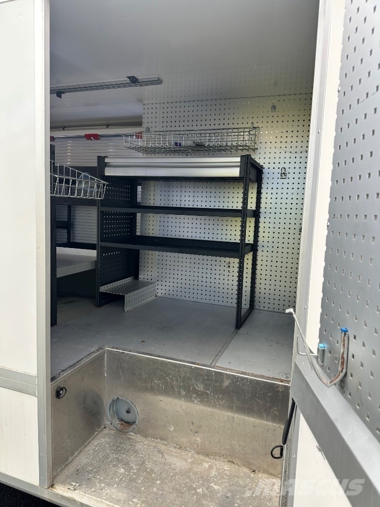 Mercedes-Benz Sprinter 316 Huoltoauto شاحنة مقفلة