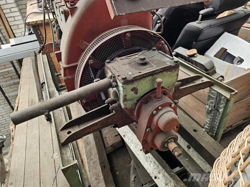 Lister 15 HP OLD SHIPS DIESEL ENGINE WITH REVERSING CLUTC 其他組件