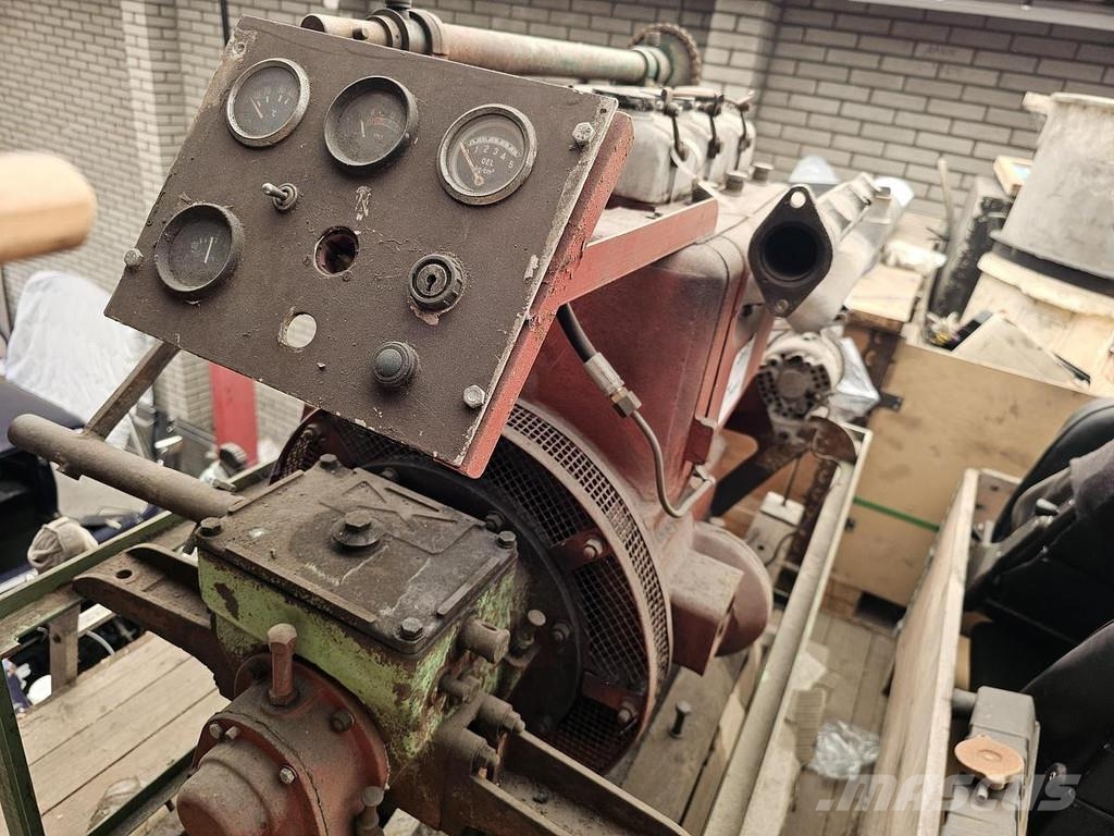 Lister 15 HP OLD SHIPS DIESEL ENGINE WITH REVERSING CLUTC 其他組件