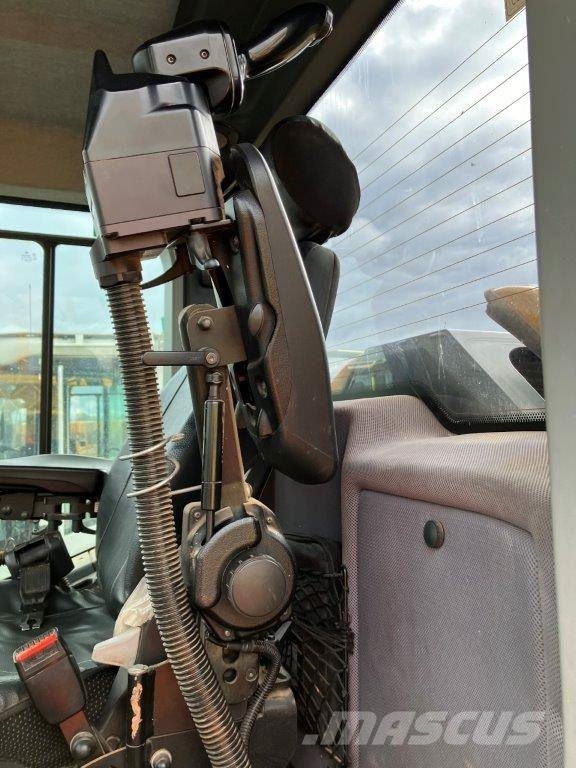 Liebherr L 566 Tekerlekli yükleyiciler