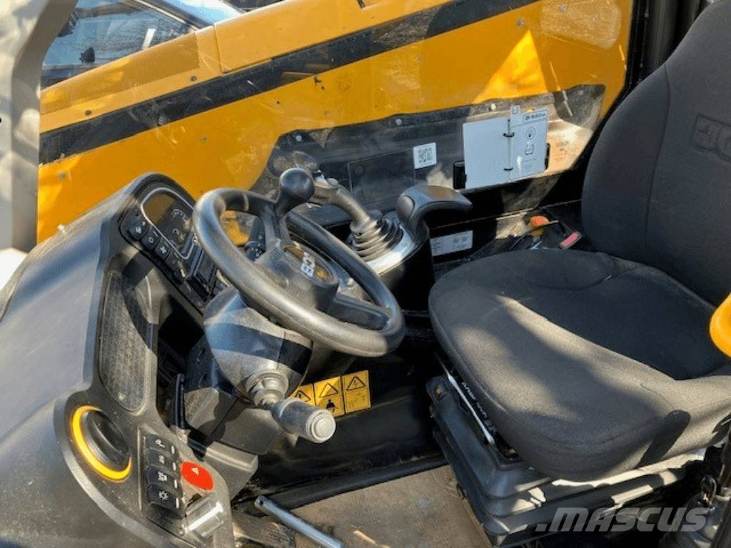 JCB 530-60 Kmetijski teleskopski nakladalci
