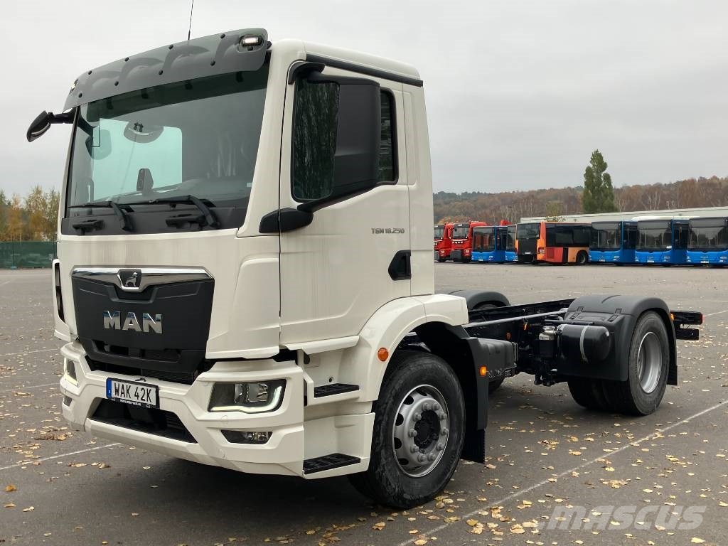 MAN TGX / TGS/TGM färdiga lagerbilar och chassier 平板车