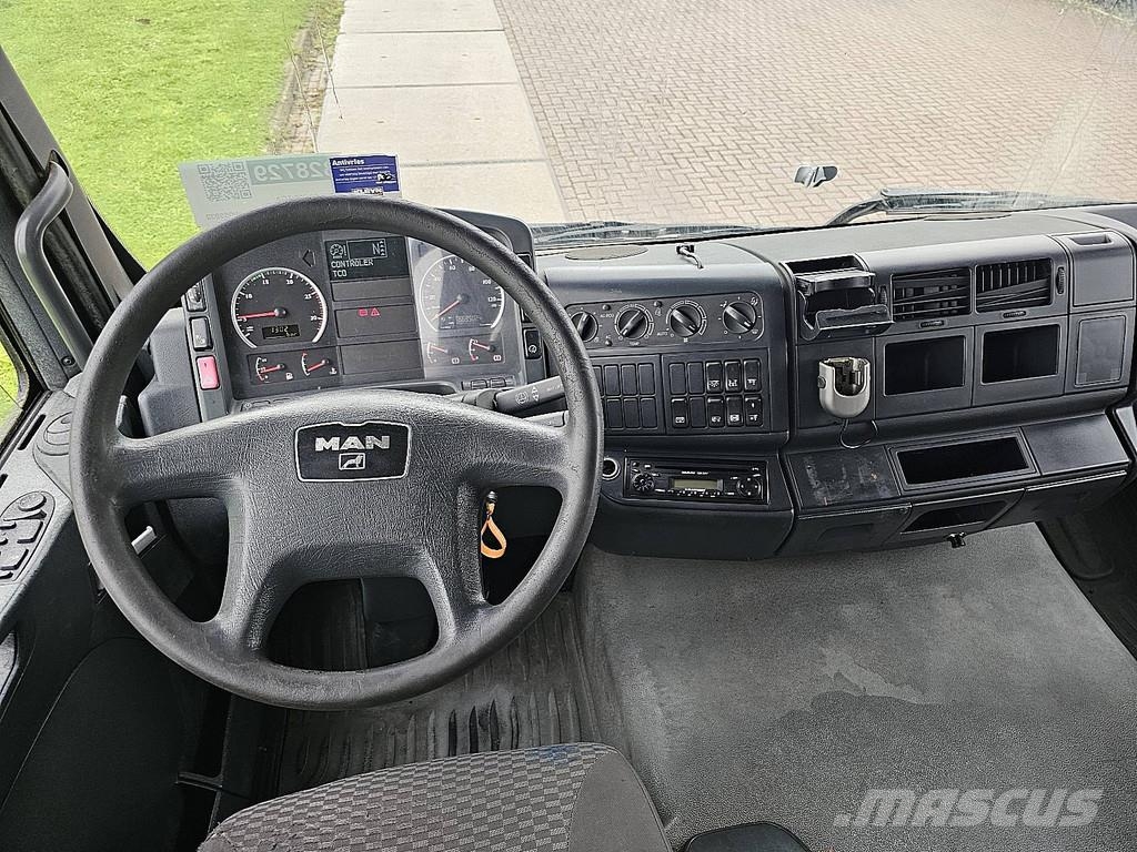 MAN 26.390 TGA 6X2 TAILLIFT Van Body Trucks