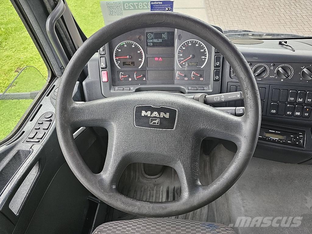 MAN 26.390 TGA 6X2 TAILLIFT Van Body Trucks