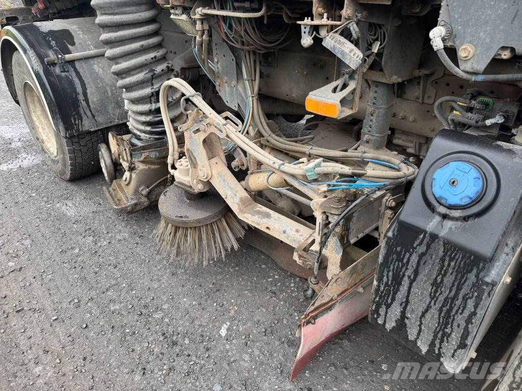 Volvo FL 250 Johnston VT652 Süpürme kamyonları