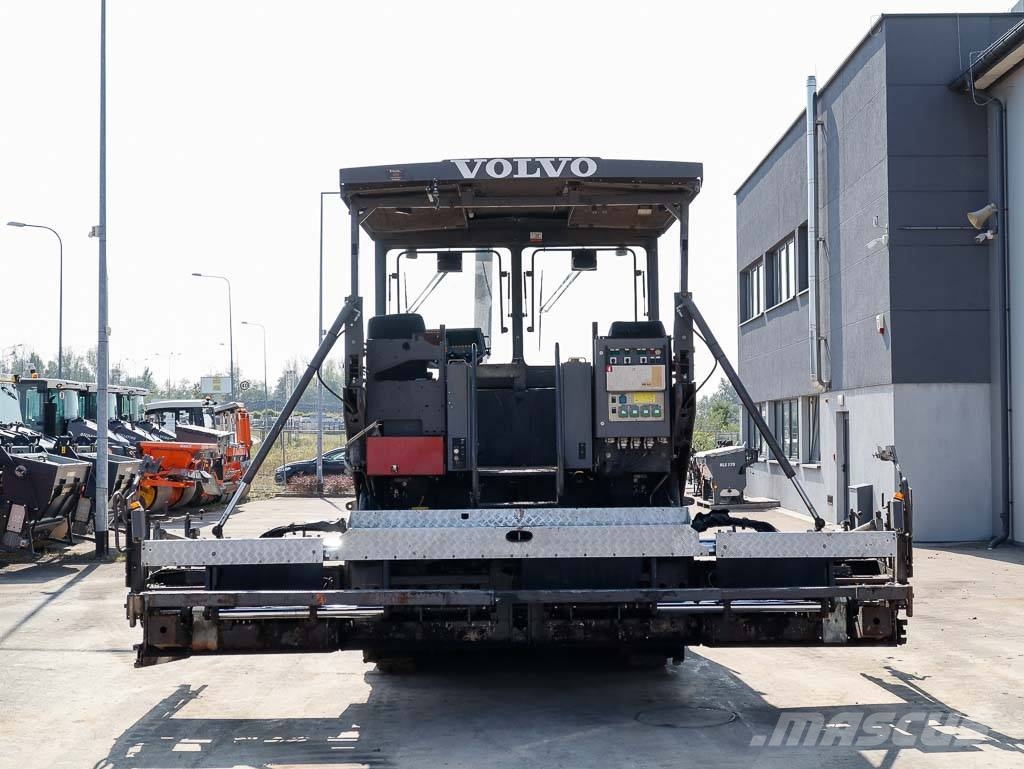 Volvo ABG P7820C معدات السفلتة