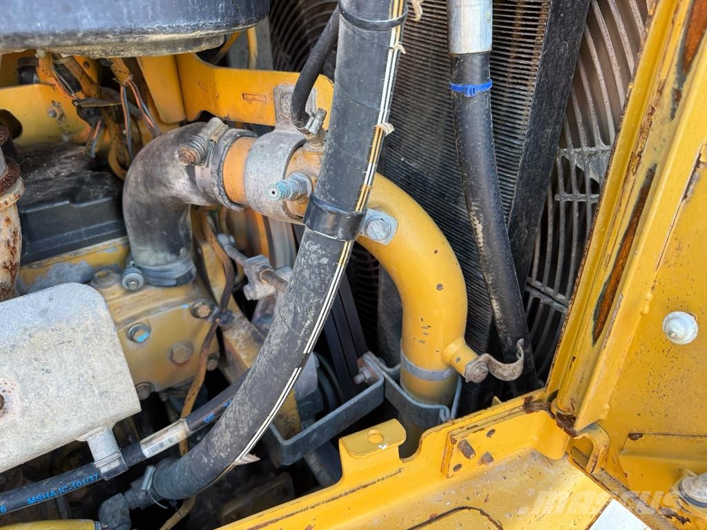 CAT D6T . Kāpurķēžu buldozeri