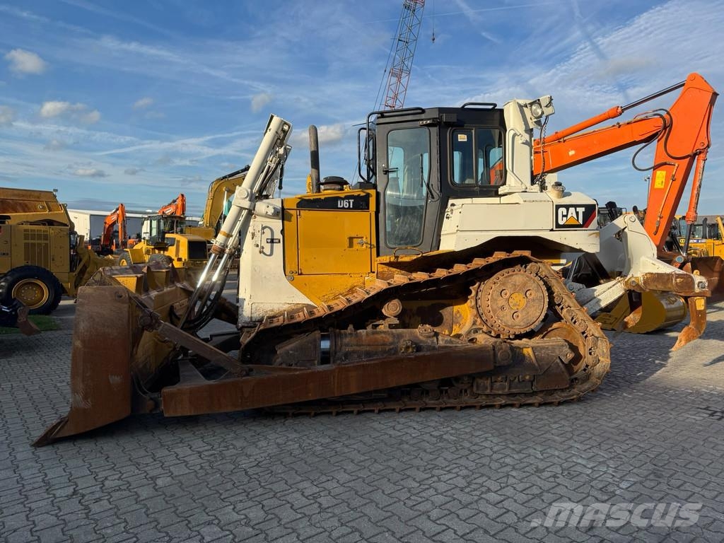 CAT D6T . Kāpurķēžu buldozeri