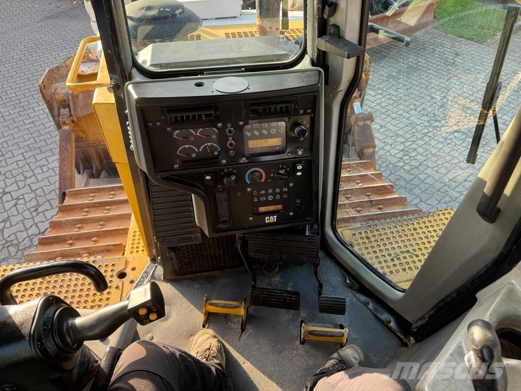 CAT D6T . Kāpurķēžu buldozeri
