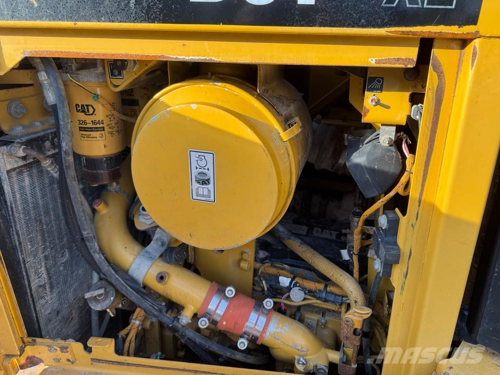 CAT D6T . Buldožeri gusjeničari