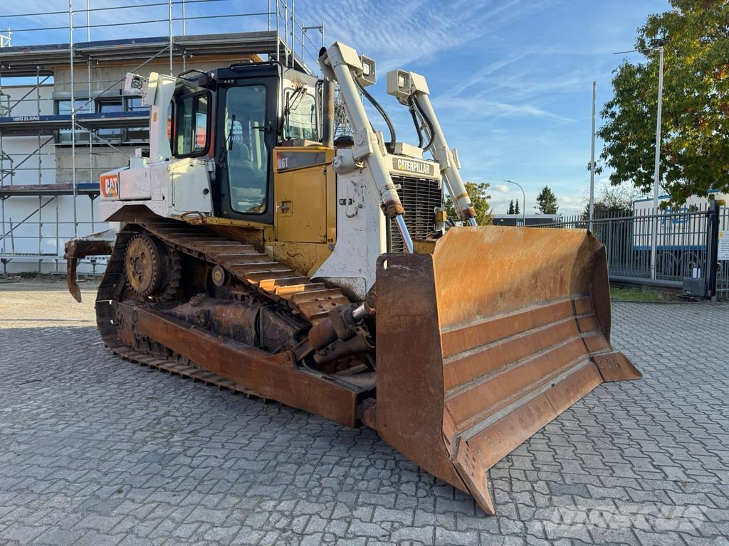 CAT D6T . Kāpurķēžu buldozeri
