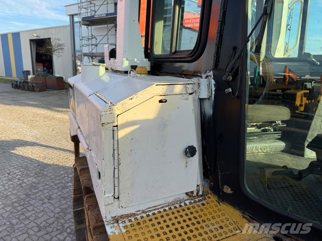 CAT D6T . Buldožeri gusjeničari