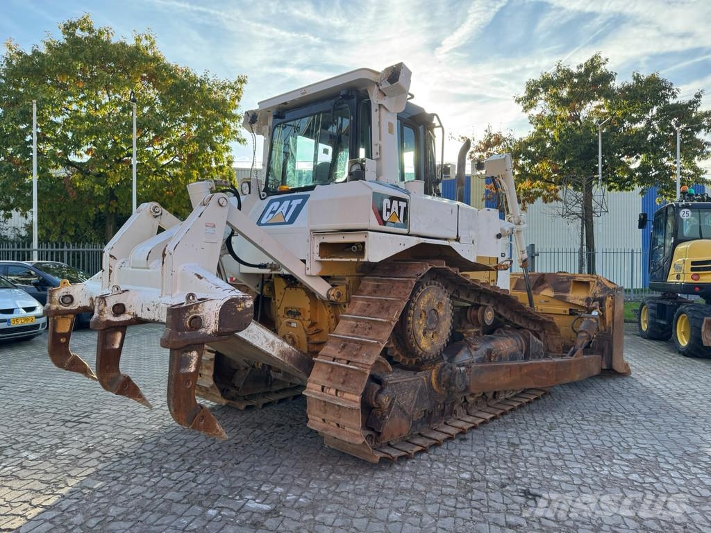 CAT D6T . Buldožeri gusjeničari