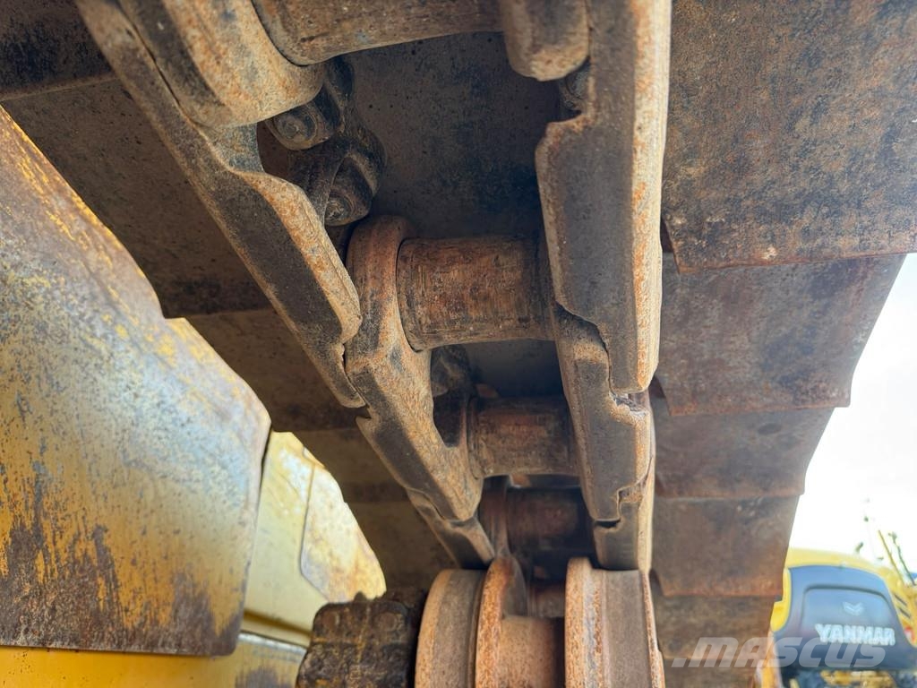 CAT D6T . Buldožeri gusjeničari