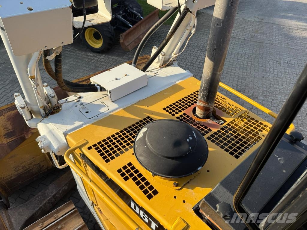 CAT D6T . Buldožeri gusjeničari