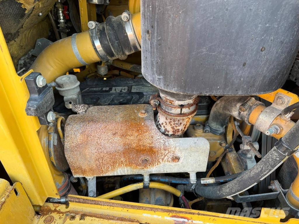 CAT D6T . Buldožeri gusjeničari