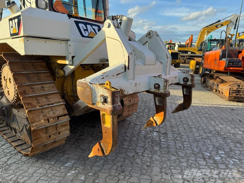 CAT D6T . Buldožeri gusjeničari