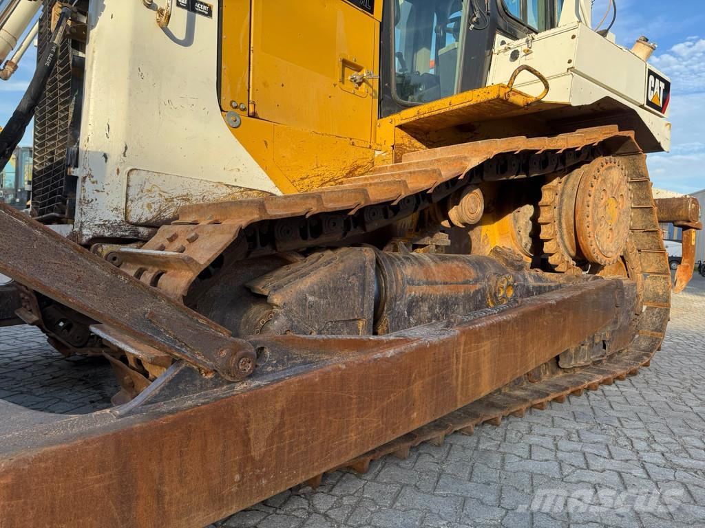 CAT D6T . Buldožeri gusjeničari