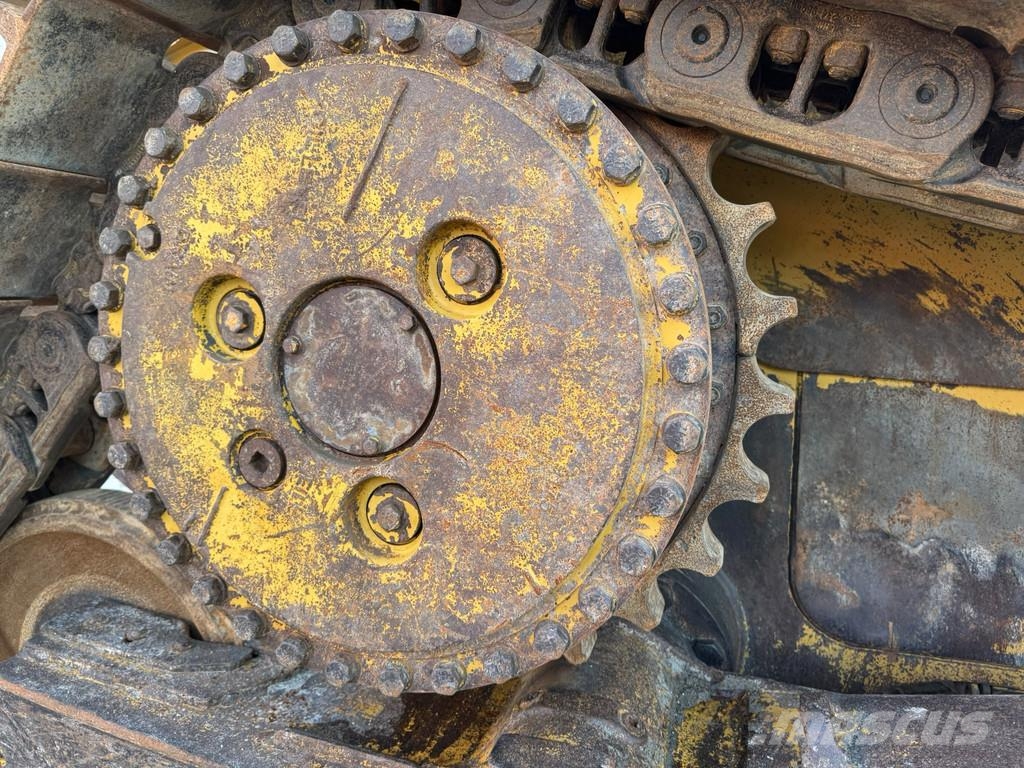 CAT D6T . Kāpurķēžu buldozeri