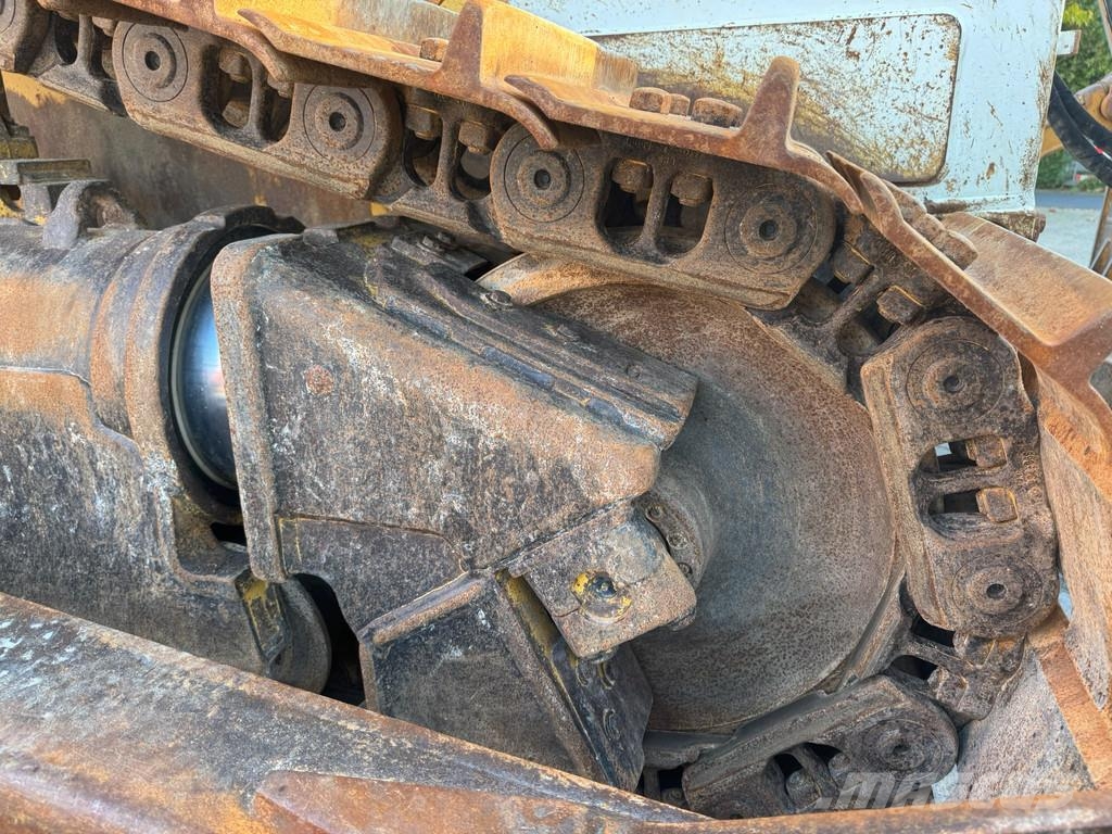 CAT D6T . Kāpurķēžu buldozeri