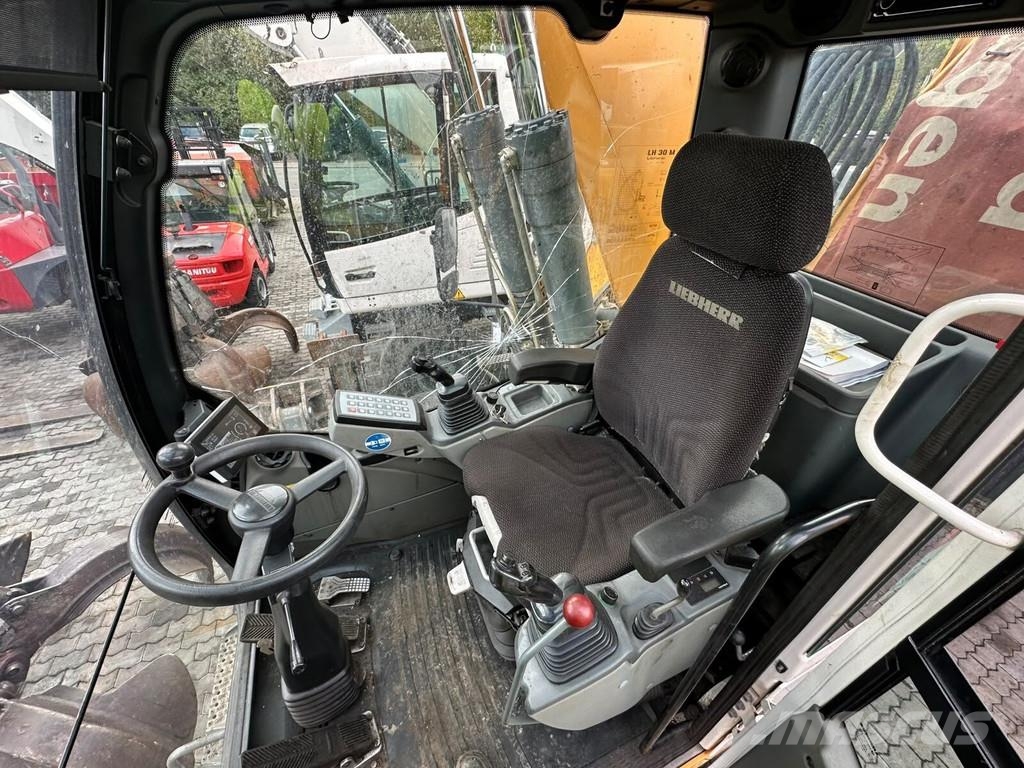 Liebherr LH 30 M Litronic Materialumschlag