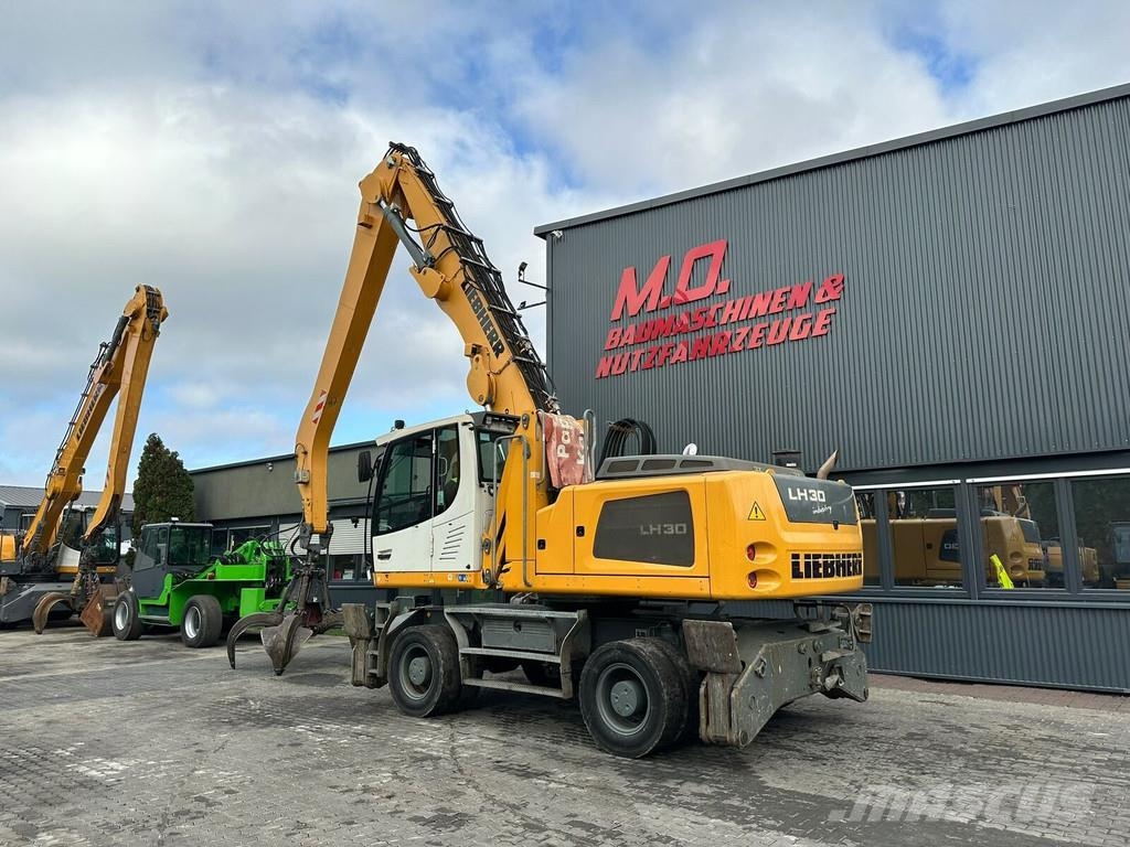 Liebherr LH 30 M Litronic Materialumschlag