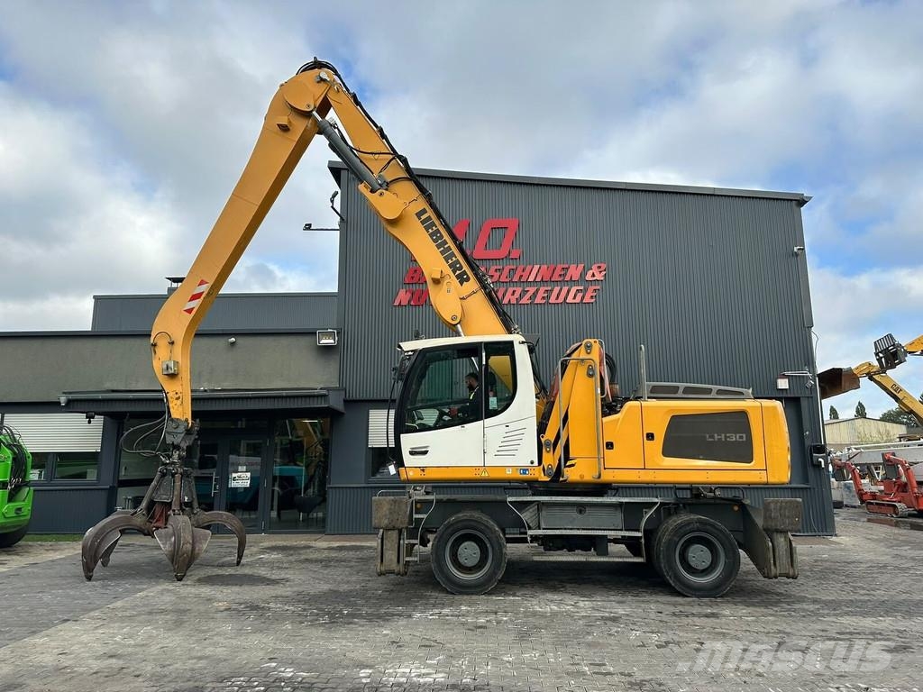 Liebherr LH 30 M Litronic Materialumschlag