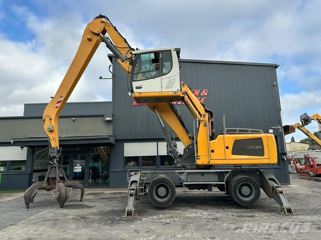 Liebherr LH 30 M Litronic Materialumschlag