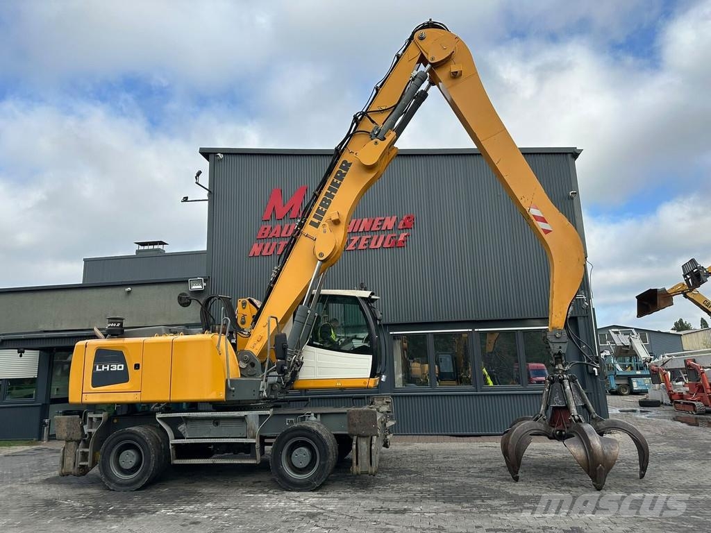 Liebherr LH 30 M Litronic Materialumschlag