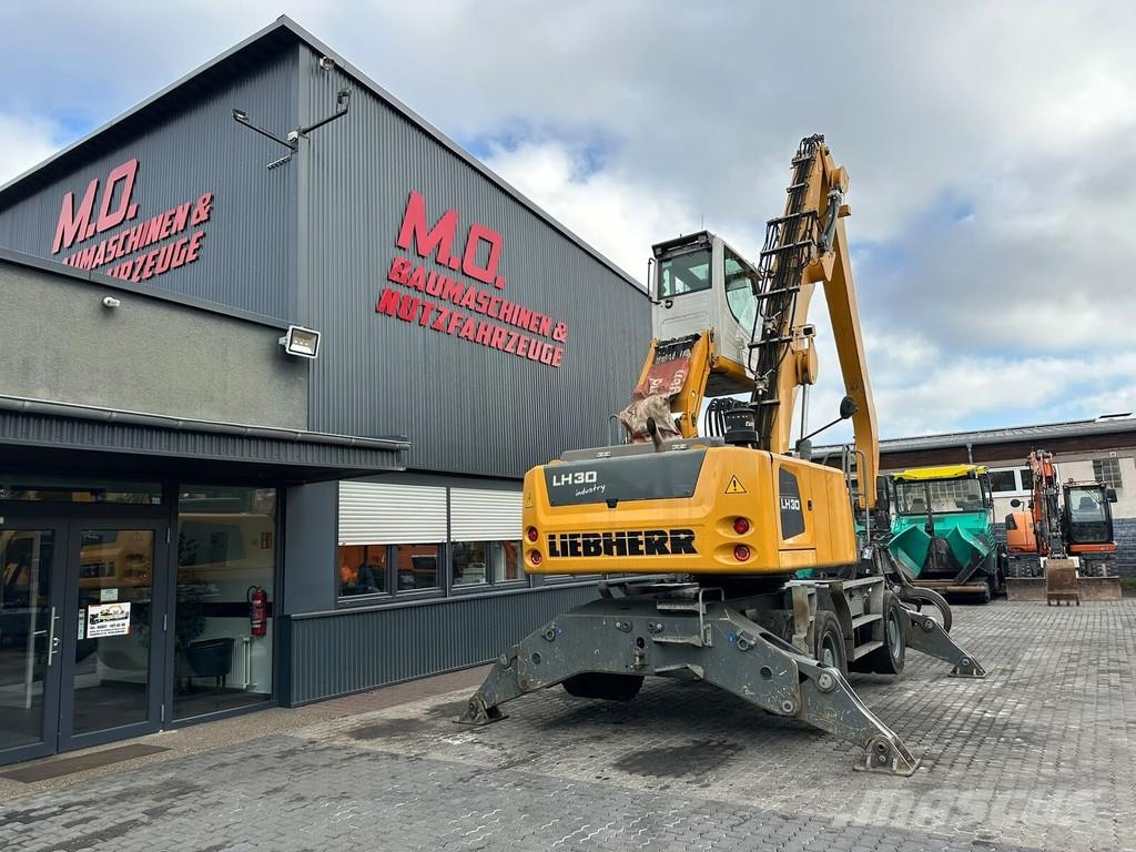 Liebherr LH 30 M Litronic Materialumschlag