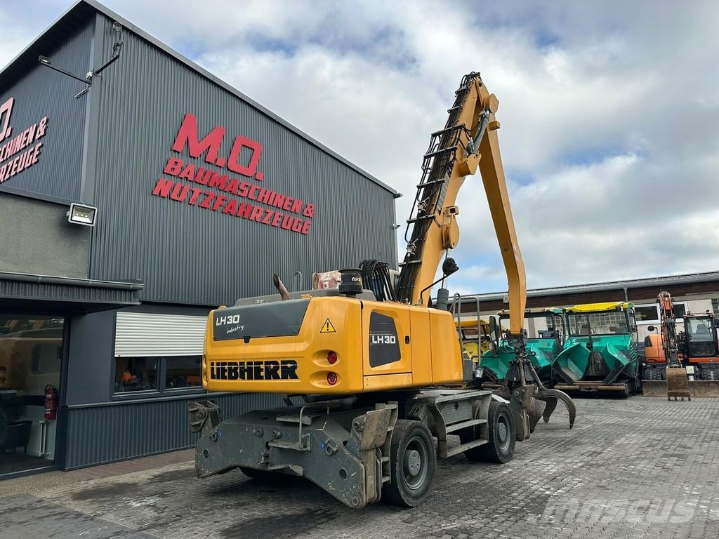 Liebherr LH 30 M Litronic Materialumschlag